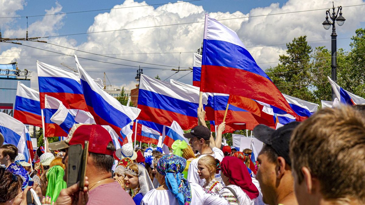 Rusko slavilo, píše žena z Chersonu. Babičky a dědečci tančili s vlajkami